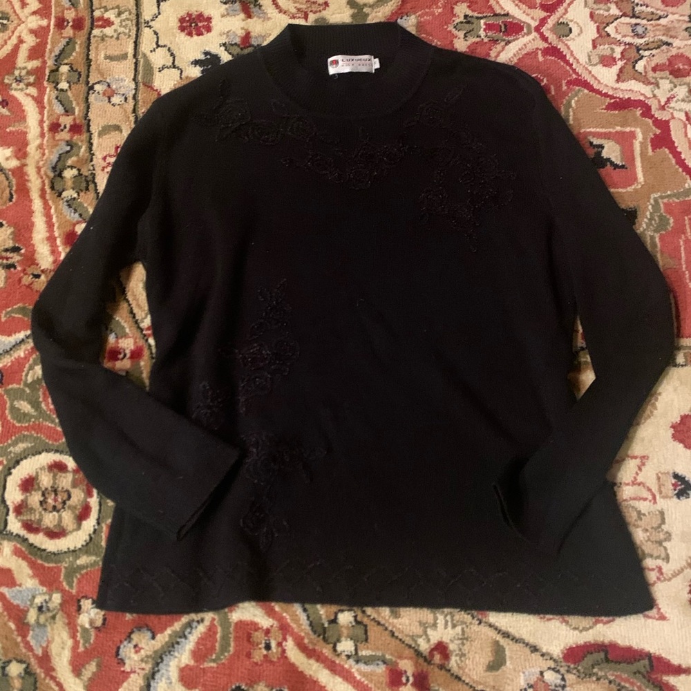🦋 LUXUEUX vintage sweater